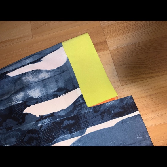 Tahari Women's Watercolor Mini Skirt - Size 6 - Picture 5 of 5